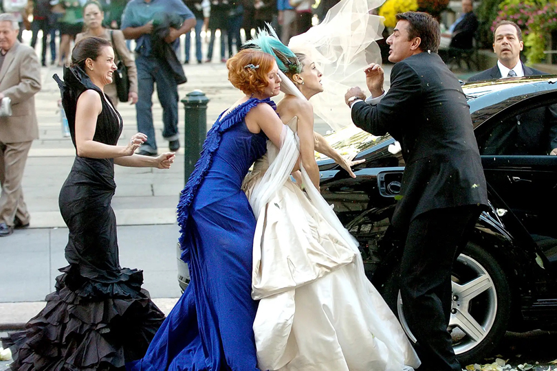 THE STORY OF Carrie Bradshaw Vivienne Westwood Wedding Dress On Sex And The City - SATC Movie 3