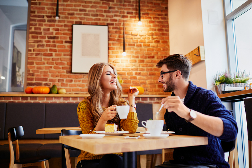 29 Thoughtful Questions To Ask On A Date (Beyond The Boring Small Talk)